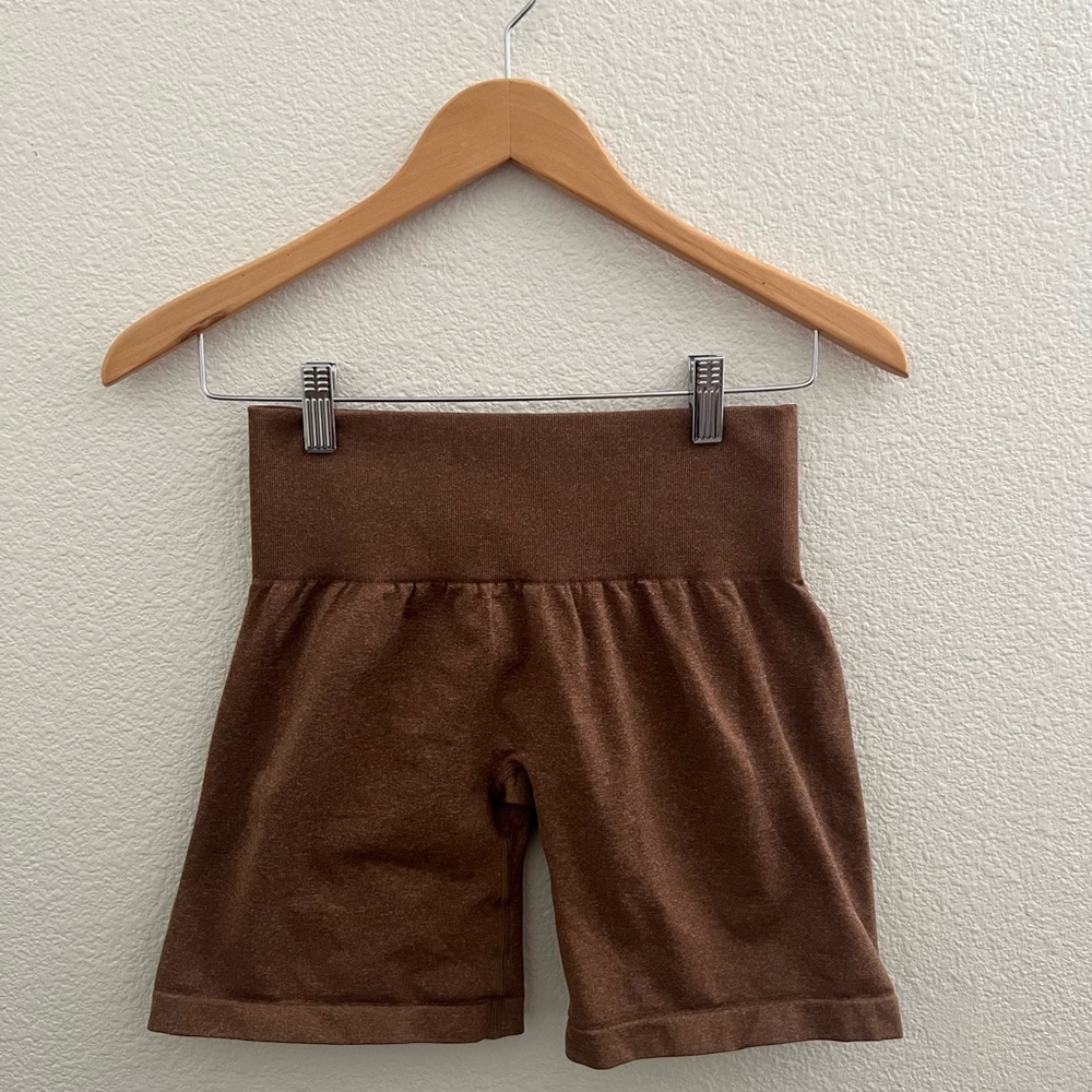 NGTN Spandex Solid Seamless Shorts